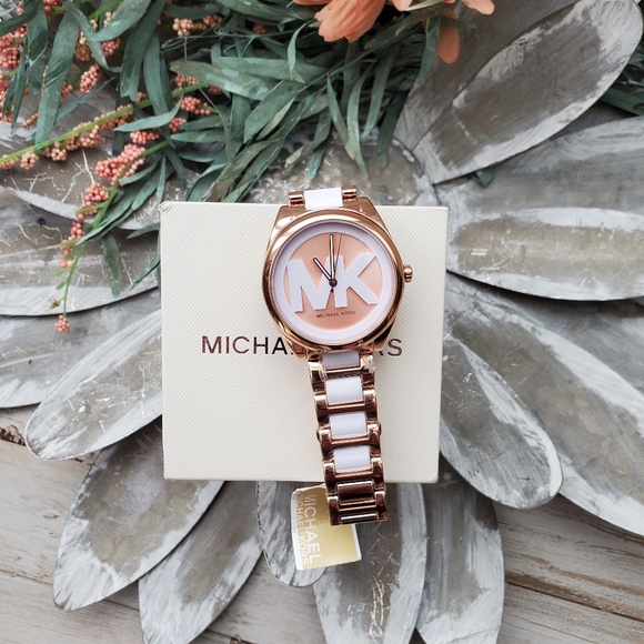 Michael Kors - Picture 2 of 4